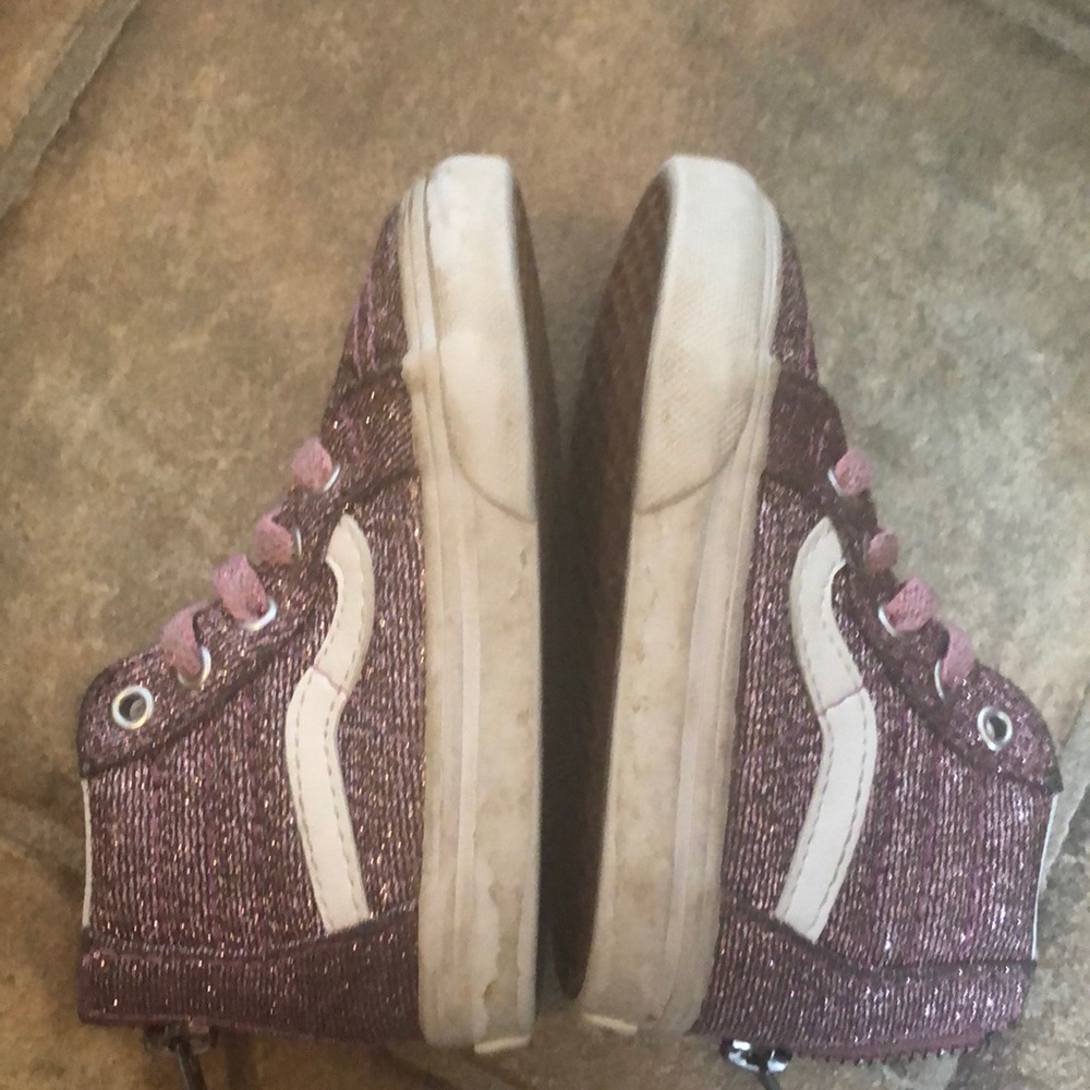 Vans - Picture 10 of 12